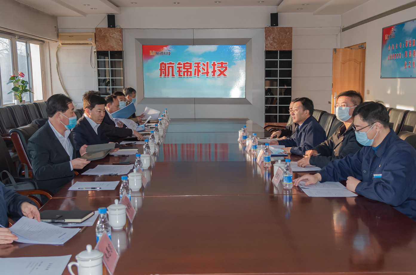 葫芦岛市委副书记 市长杨军生到航锦科技走访慰问